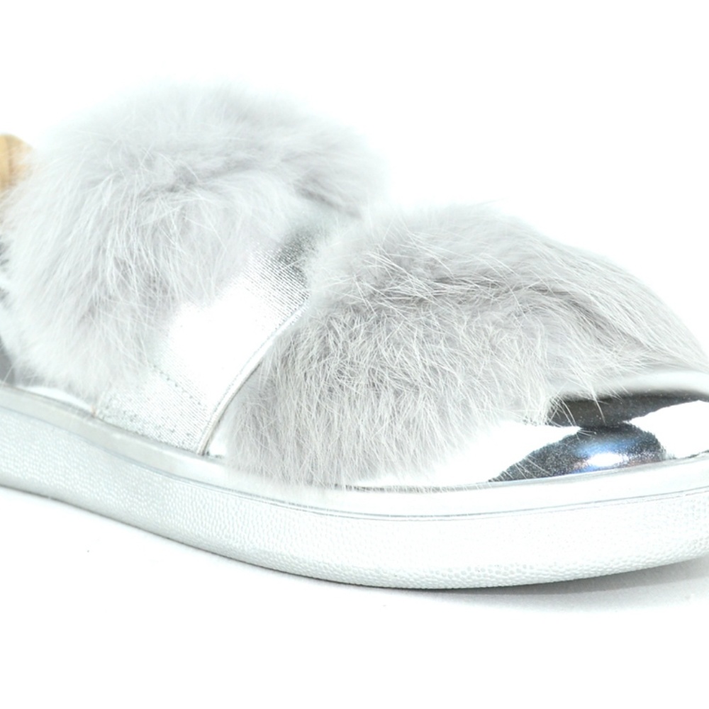 ⭐️ WOMEN'S SILVER SLIP ON SNEAKERS WITH FAUX FUR - Picture 8 of 8